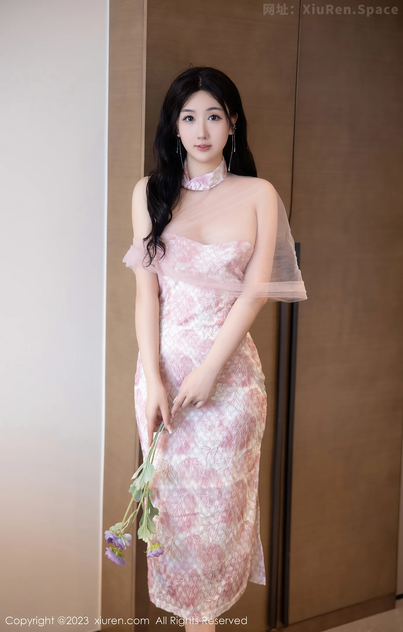 图片[2]-[XiuRen秀人网]2023.02.21 VOL.6295 玉兔miki 黑色透视情趣女仆制服加黑丝美腿性感私房写真集-秀人网官方网站